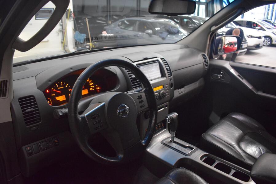 Nissan Navara vaihtoauto