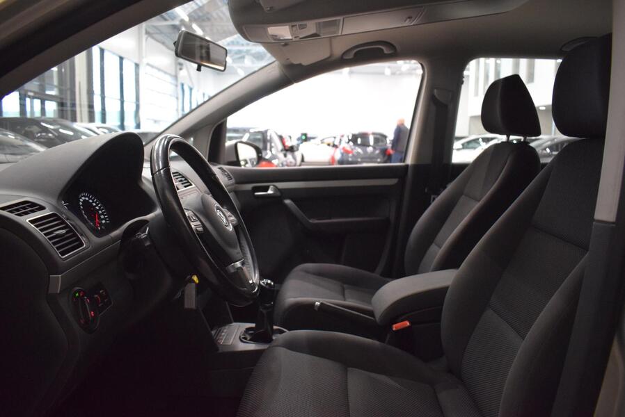 Volkswagen Touran vaihtoauto