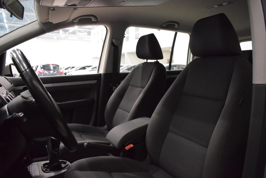 Volkswagen Touran vaihtoauto