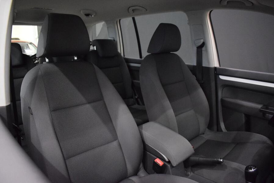 Volkswagen Touran vaihtoauto