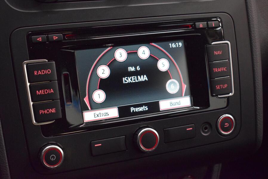 Volkswagen Touran vaihtoauto