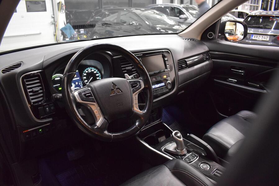 Mitsubishi Outlander PHEV vaihtoauto