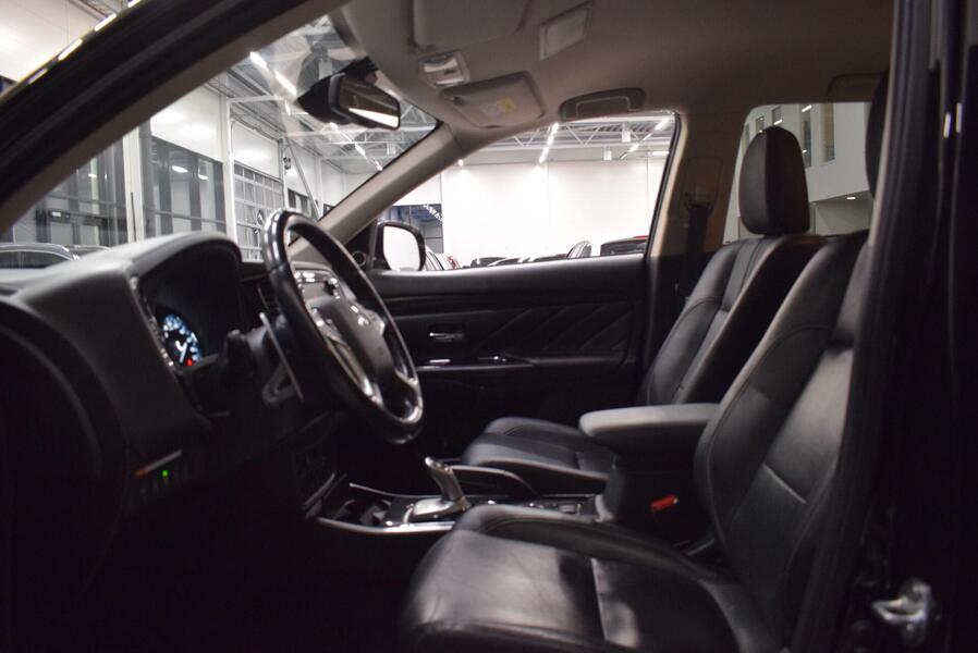 Mitsubishi Outlander PHEV vaihtoauto