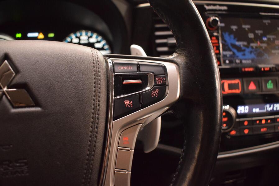 Mitsubishi Outlander PHEV vaihtoauto