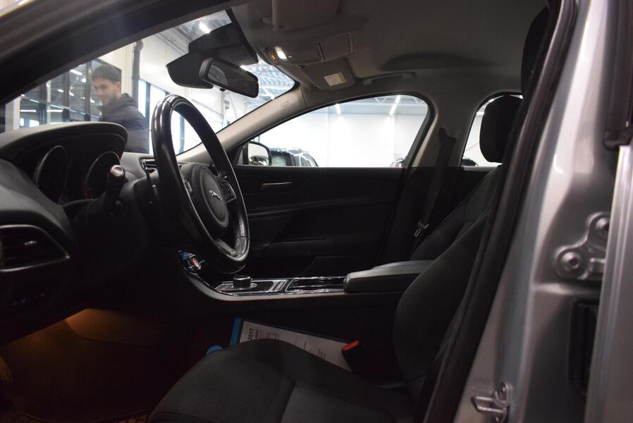 Jaguar XE vaihtoauto