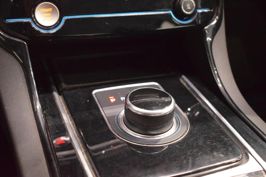 Jaguar XE vaihtoauto