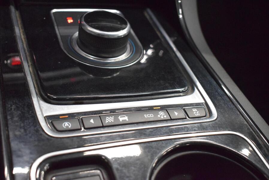 Jaguar XE vaihtoauto