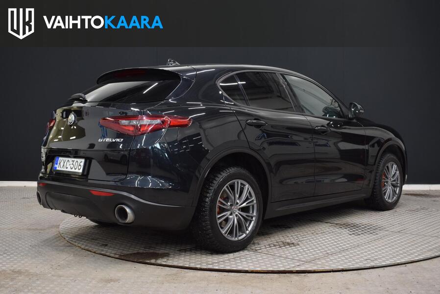 Alfa Romeo Stelvio vaihtoauto