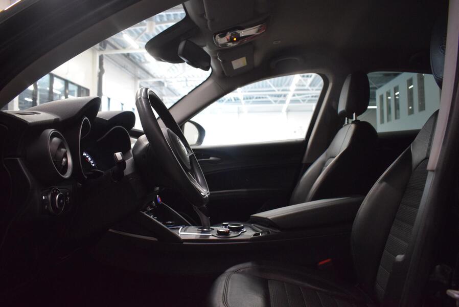 Alfa Romeo Stelvio vaihtoauto