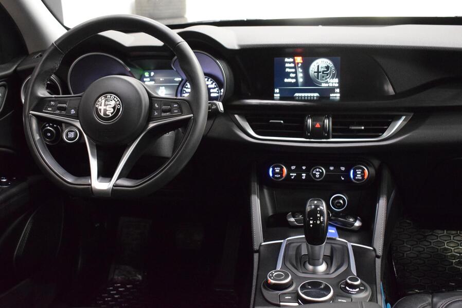 Alfa Romeo Stelvio vaihtoauto