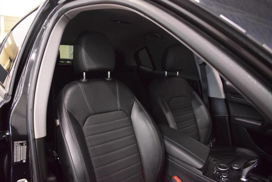 Alfa Romeo Stelvio vaihtoauto