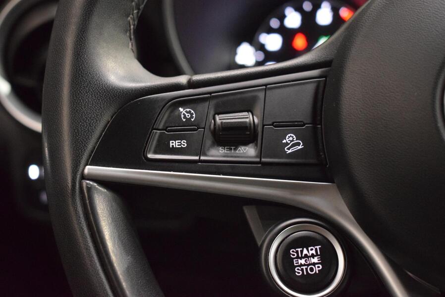 Alfa Romeo Stelvio vaihtoauto