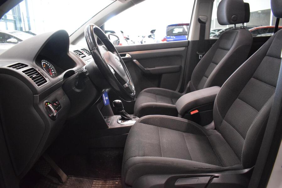 Volkswagen Touran vaihtoauto