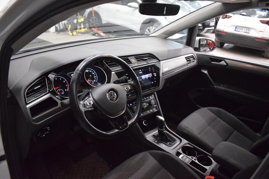 Volkswagen Touran vaihtoauto