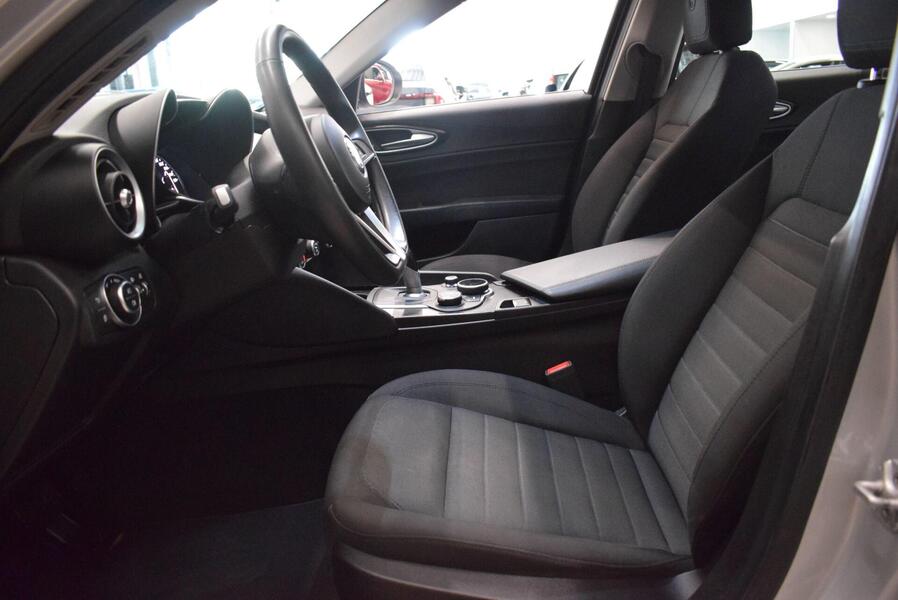 Alfa Romeo Giulia vaihtoauto