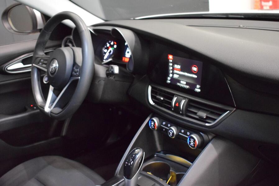 Alfa Romeo Giulia vaihtoauto