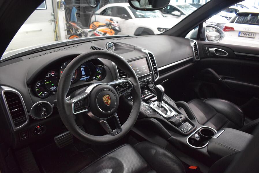 Porsche Cayenne vaihtoauto