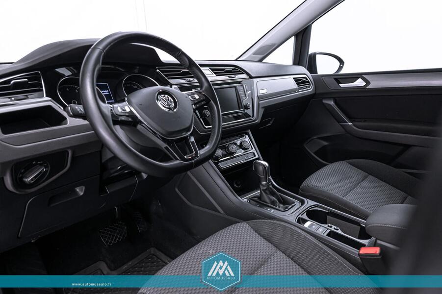 Volkswagen Touran vaihtoauto