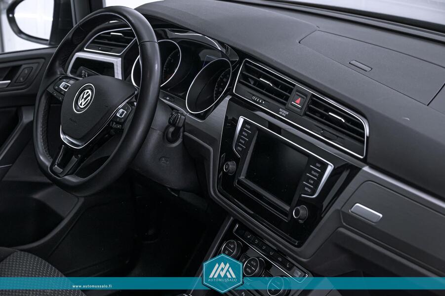 Volkswagen Touran vaihtoauto