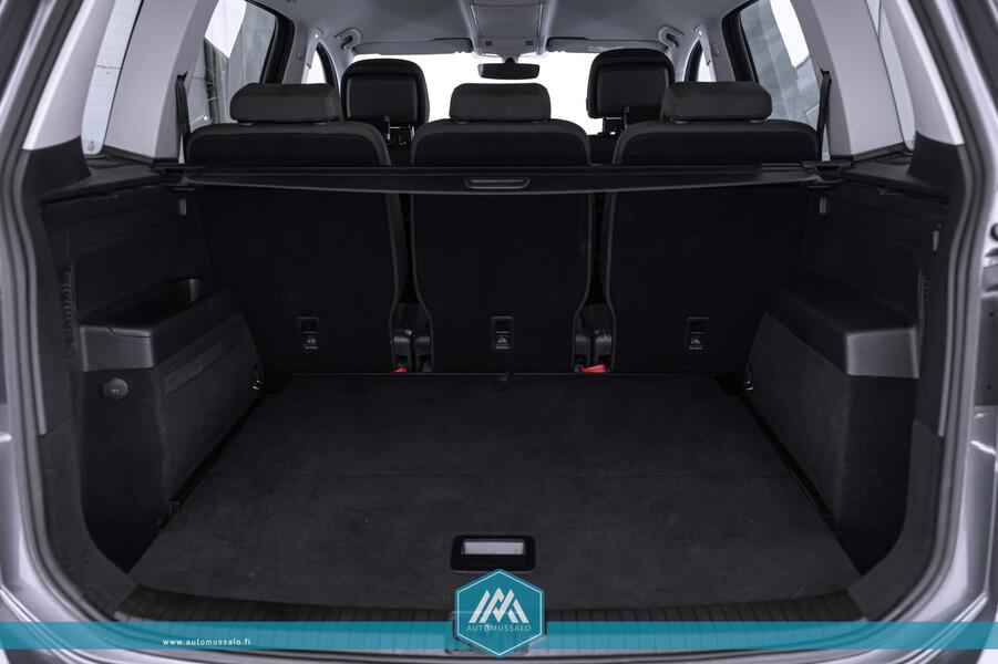 Volkswagen Touran vaihtoauto