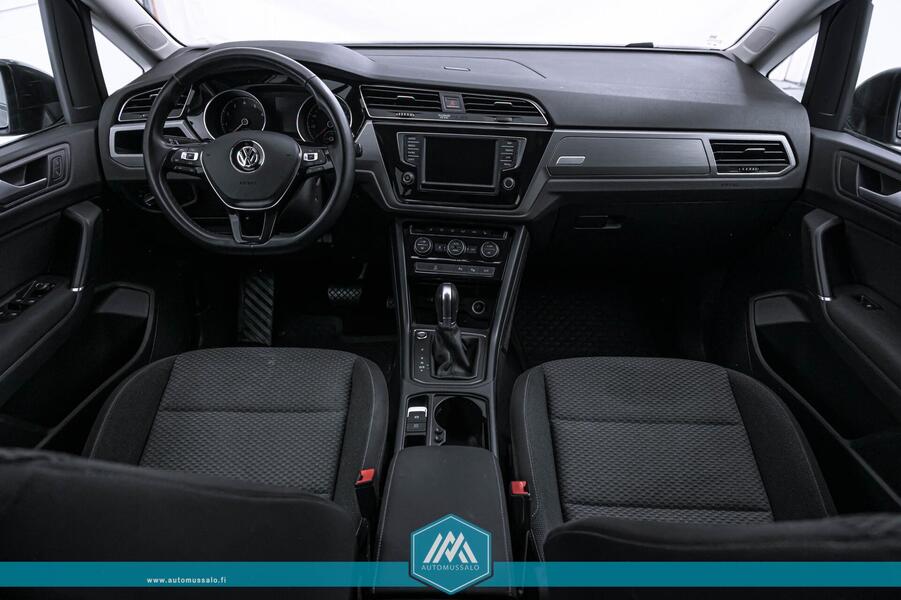 Volkswagen Touran vaihtoauto