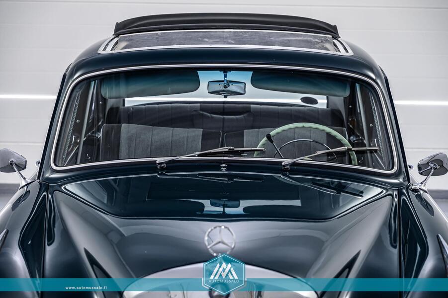 Mercedes-Benz 220 vaihtoauto