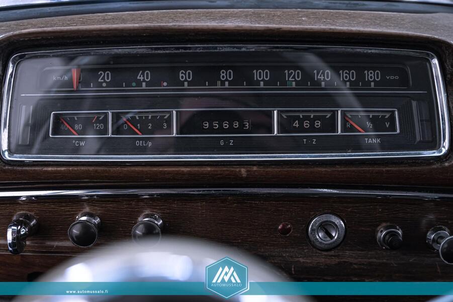 Mercedes-Benz 220 vaihtoauto