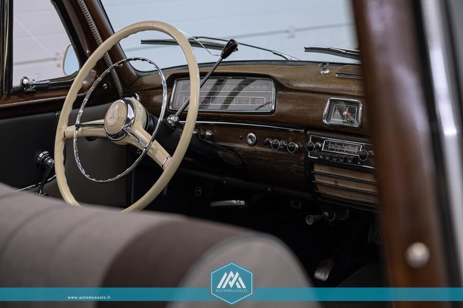 Mercedes-Benz 220 vaihtoauto