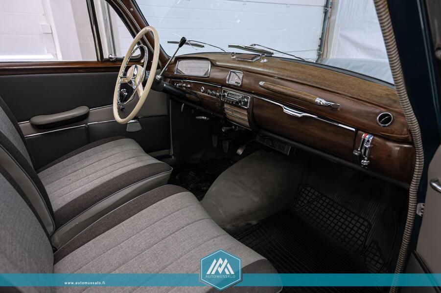 Mercedes-Benz 220 vaihtoauto
