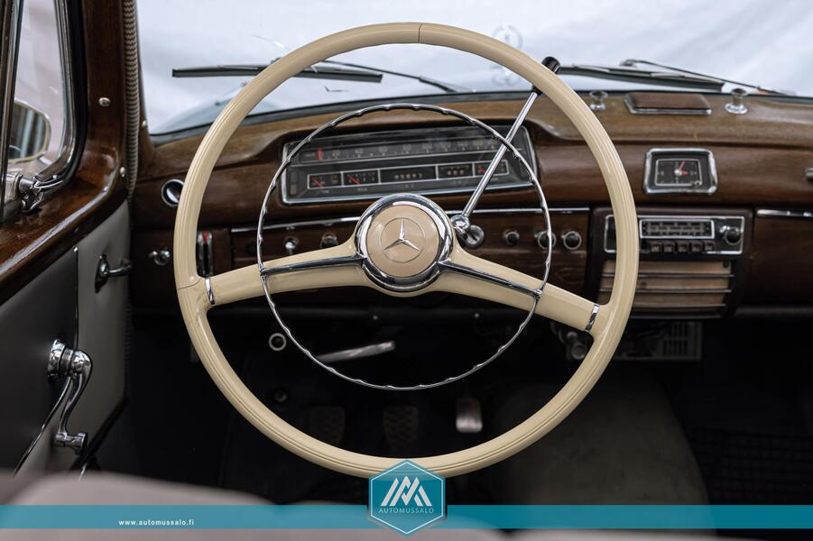 Mercedes-Benz 220 vaihtoauto