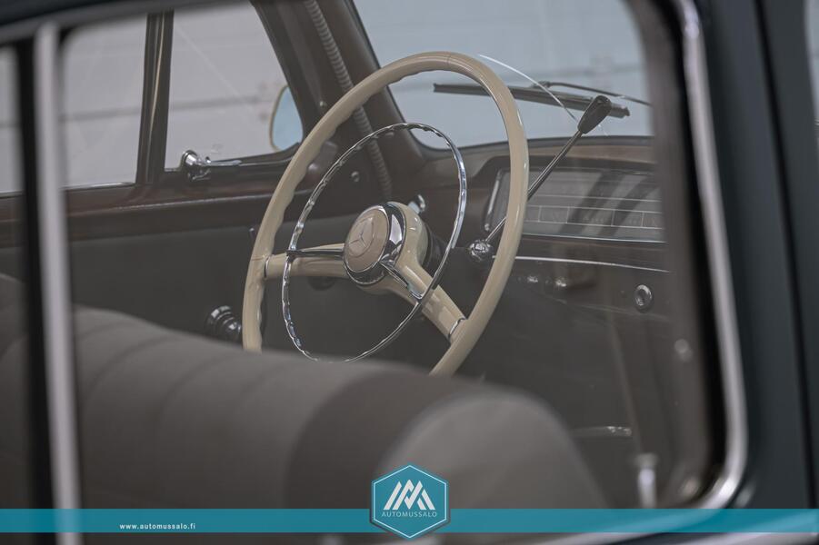 Mercedes-Benz 220 vaihtoauto