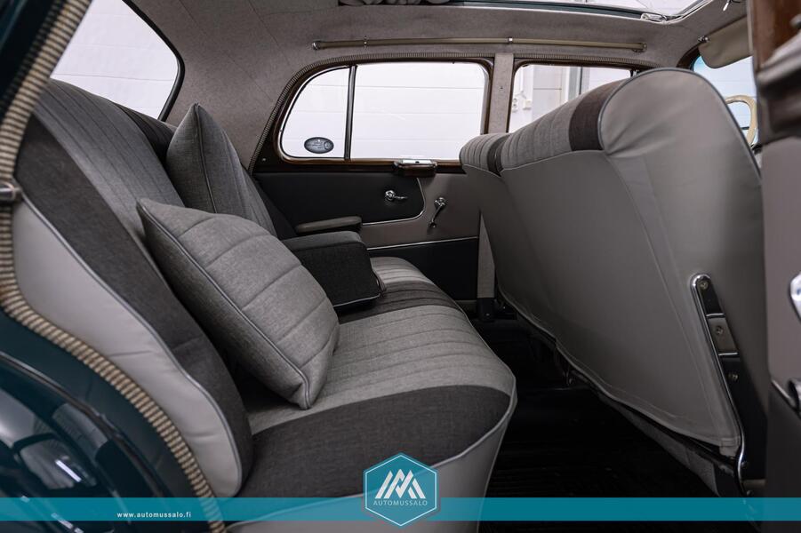 Mercedes-Benz 220 vaihtoauto