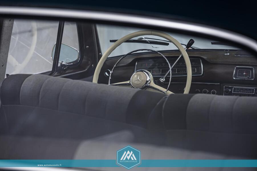 Mercedes-Benz 220 vaihtoauto