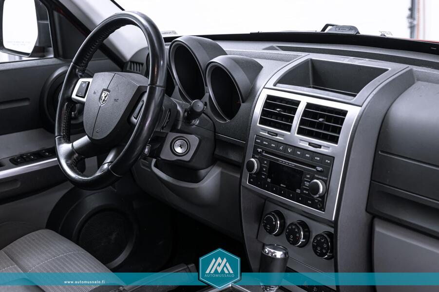 Dodge Nitro vaihtoauto