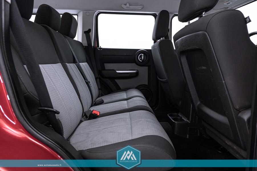 Dodge Nitro vaihtoauto