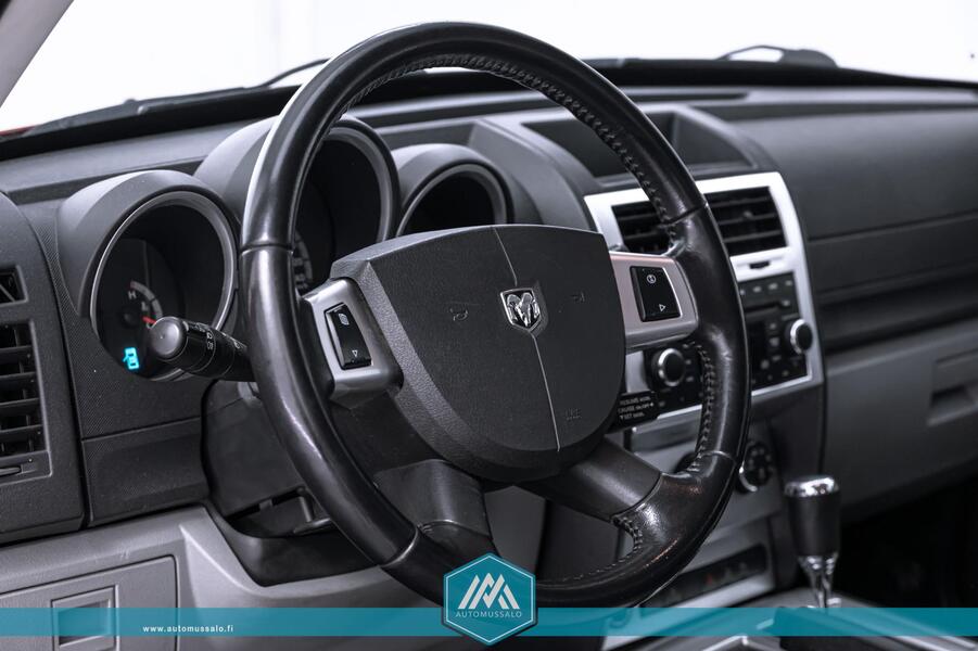 Dodge Nitro vaihtoauto