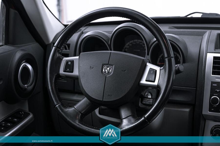 Dodge Nitro vaihtoauto