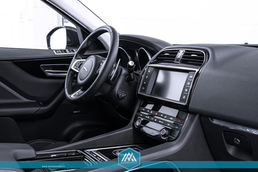 Jaguar F-PACE vaihtoauto