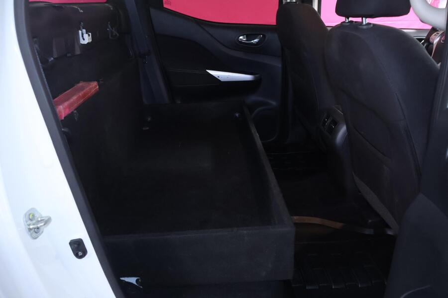 Nissan Navara vaihtoauto