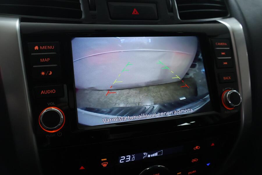 Nissan Navara vaihtoauto