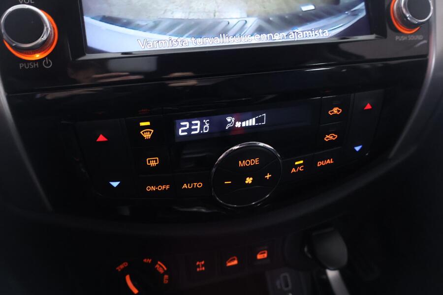 Nissan Navara vaihtoauto