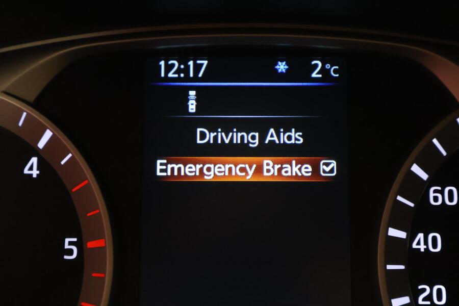 Nissan Navara vaihtoauto