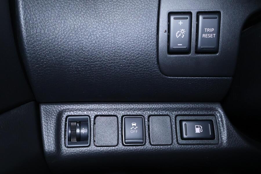 Nissan Navara vaihtoauto