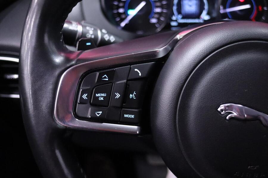 Jaguar F-PACE vaihtoauto