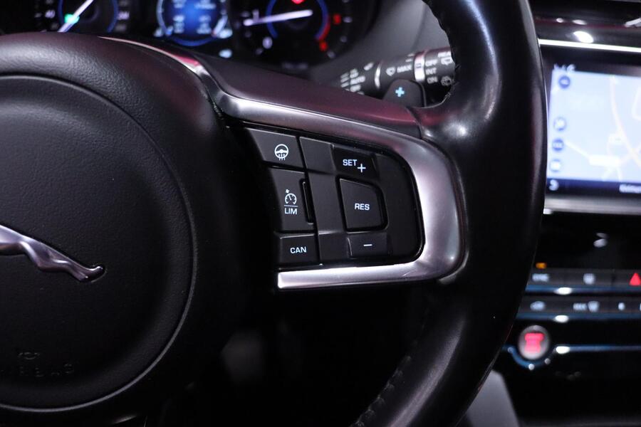 Jaguar F-PACE vaihtoauto