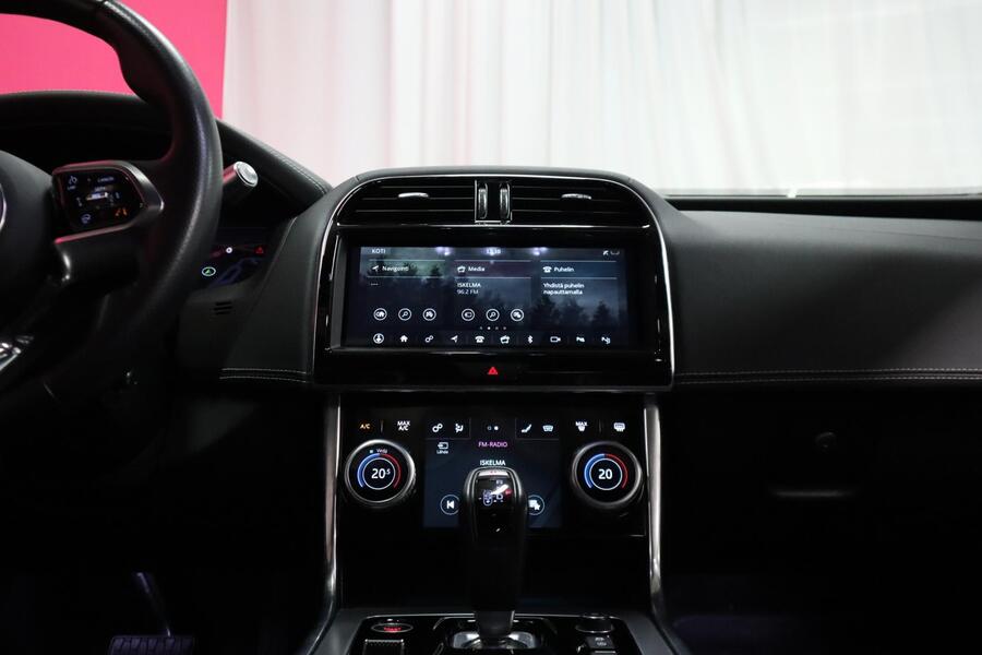 Jaguar XE vaihtoauto