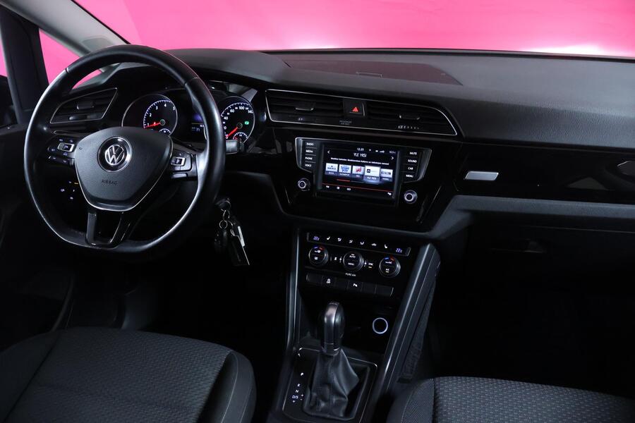 Volkswagen Touran vaihtoauto