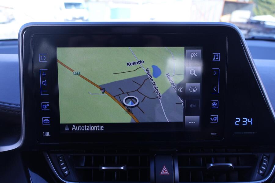 Toyota C-HR vaihtoauto