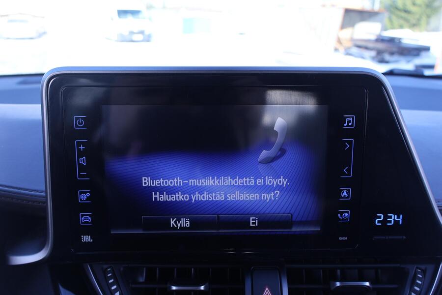 Toyota C-HR vaihtoauto