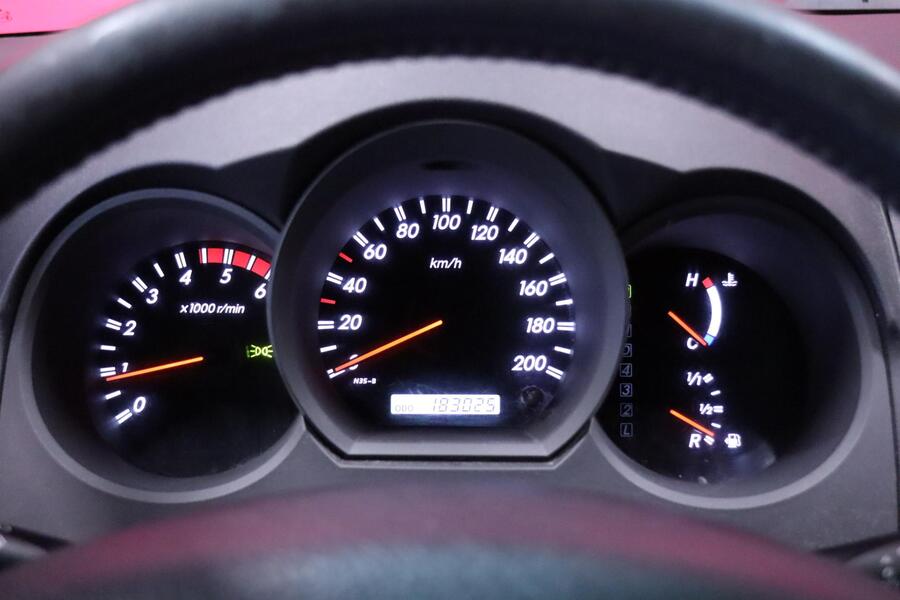 Toyota Hilux vaihtoauto